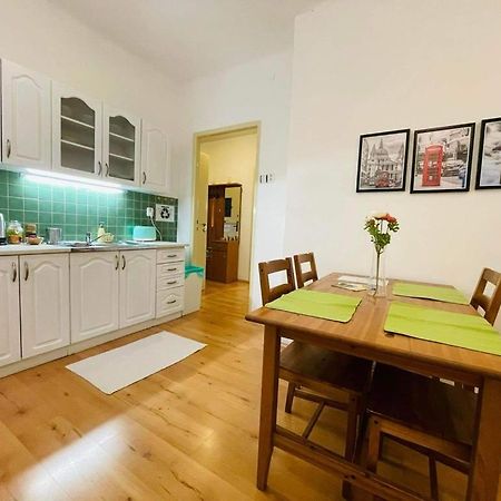 Lovely 2Bdr In Center, Wifi & Self-Check In Bratislava Exterior photo