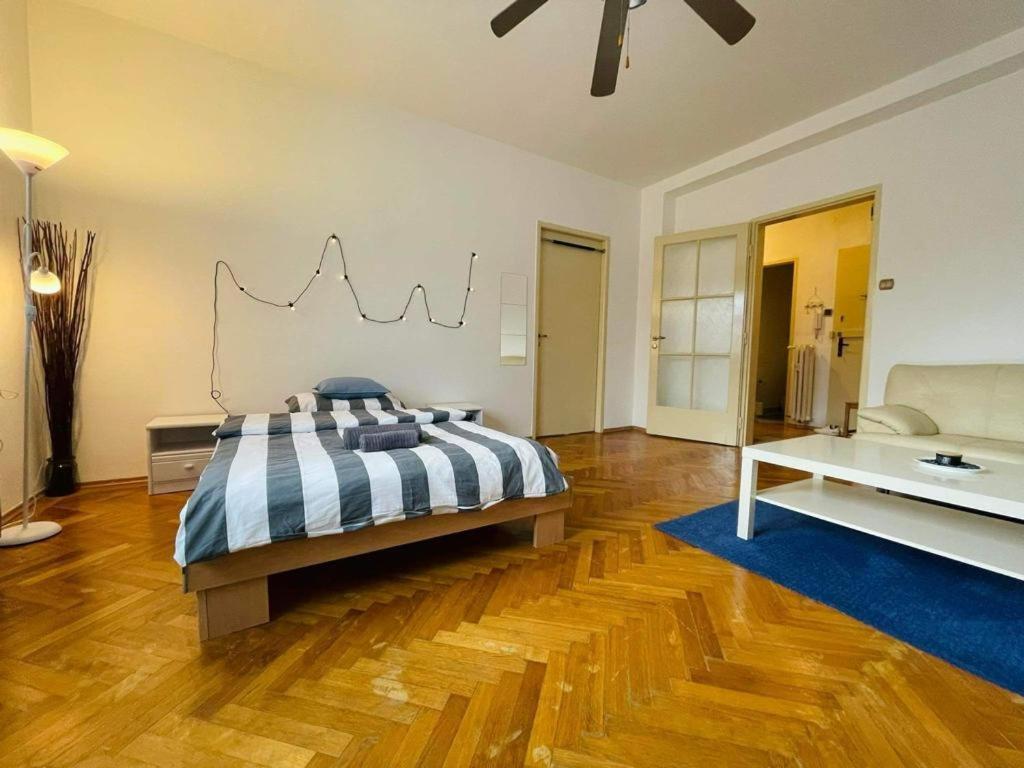 Lovely 2Bdr In Center, Wifi & Self-Check In Bratislava Exterior photo