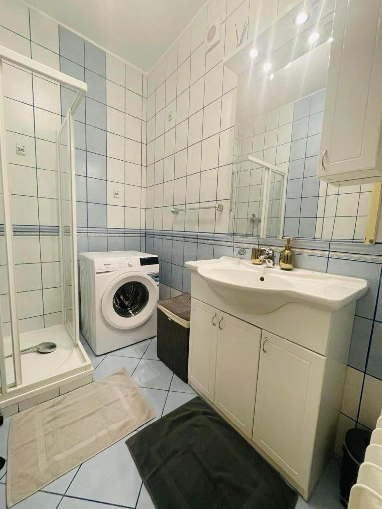 Lovely 2Bdr In Center, Wifi & Self-Check In Bratislava Exterior photo